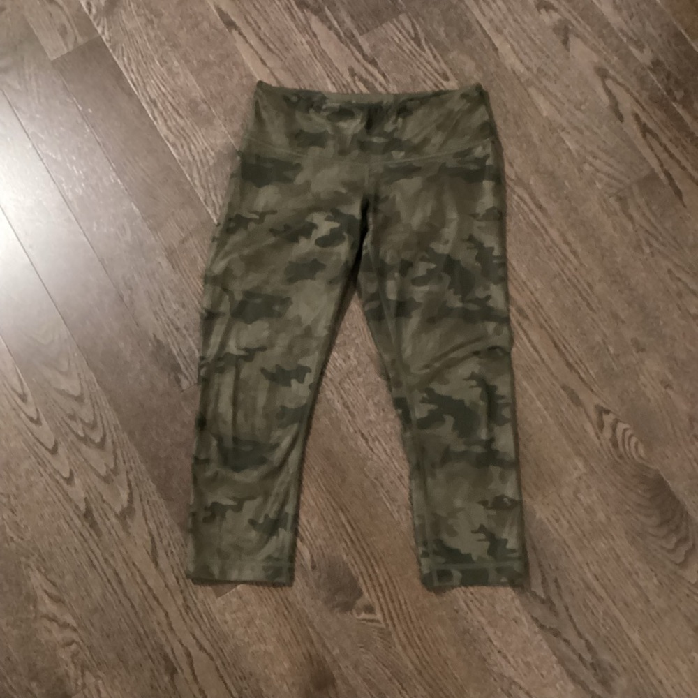 Lululemon Athletica Green Camo Capri Pants